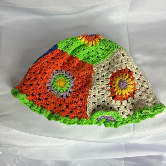 Simple Crochet Hat Multi color flower one size - Picture 3 of 8